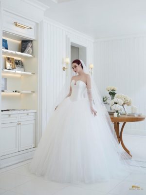 Timeless Minimal Bride by Daran