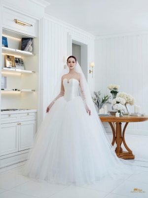 Timeless Minimal Bride by Daran