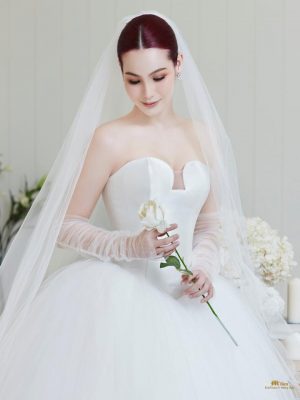 Timeless Minimal Bride by Daran