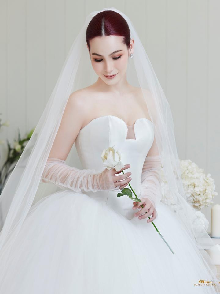 Timeless Minimal Bride by Daran