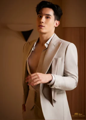 A Refined Groom’s Look in Cream Sand