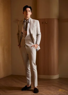 A Refined Groom’s Look in Cream Sand