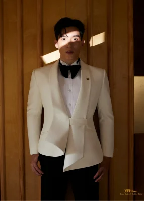 Ivory–Black Tuxedo — Timeless Elegance in Every Detail